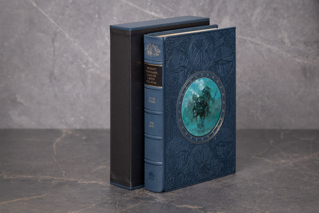 Twenty Thousand Leagues Under the Seas by Jules Verne - Deluxe Edition