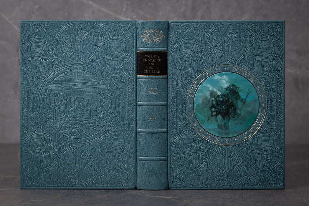 Twenty Thousand Leagues Under the Seas by Jules Verne - Deluxe Edition